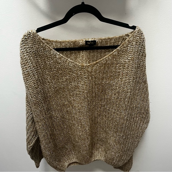 Oversized M knit off the shoulder sweater - Picture 1 of 5